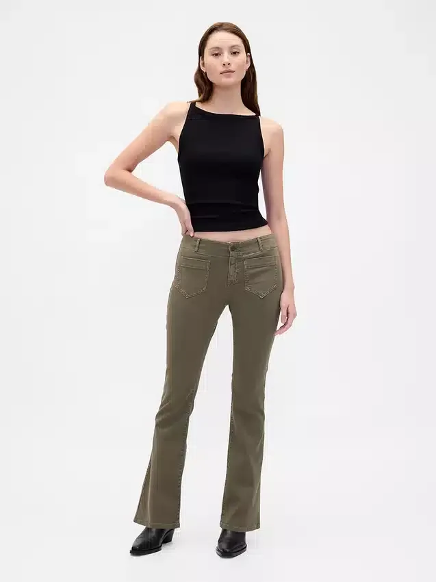 Lågmidjade långa och smala byxor i twill