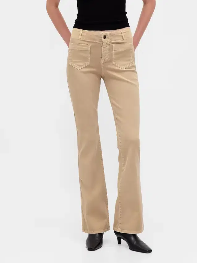 Lågmidjade långa och smala byxor i twill