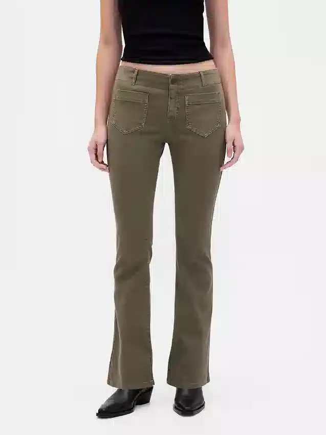Lågmidjade långa och smala byxor i twill