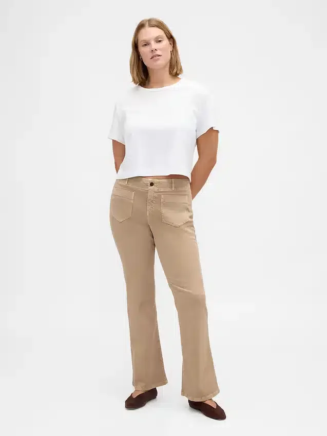Lågmidjade långa och smala byxor i twill