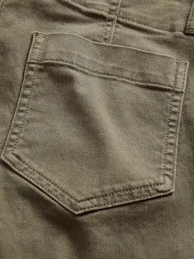 Lågmidjade långa och smala byxor i twill