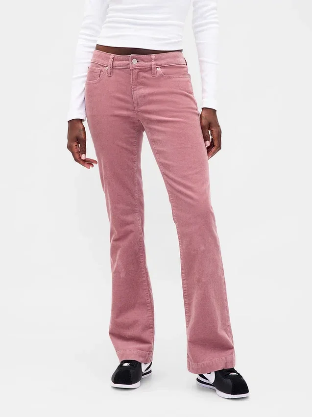 Lågmidjade, långa och smala jeans i corduroy