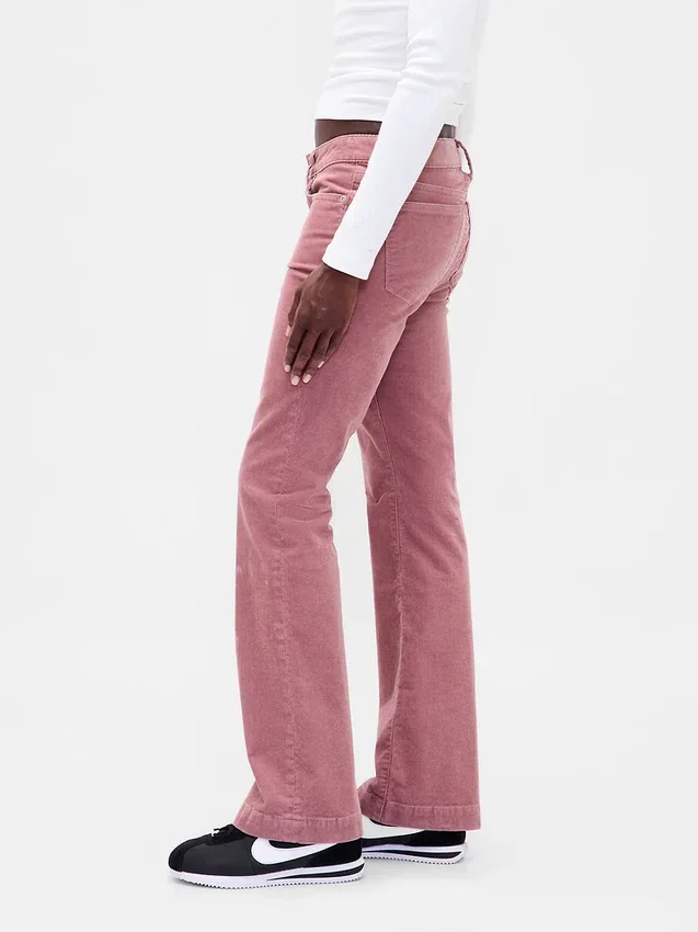 Lågmidjade, långa och smala jeans i corduroy