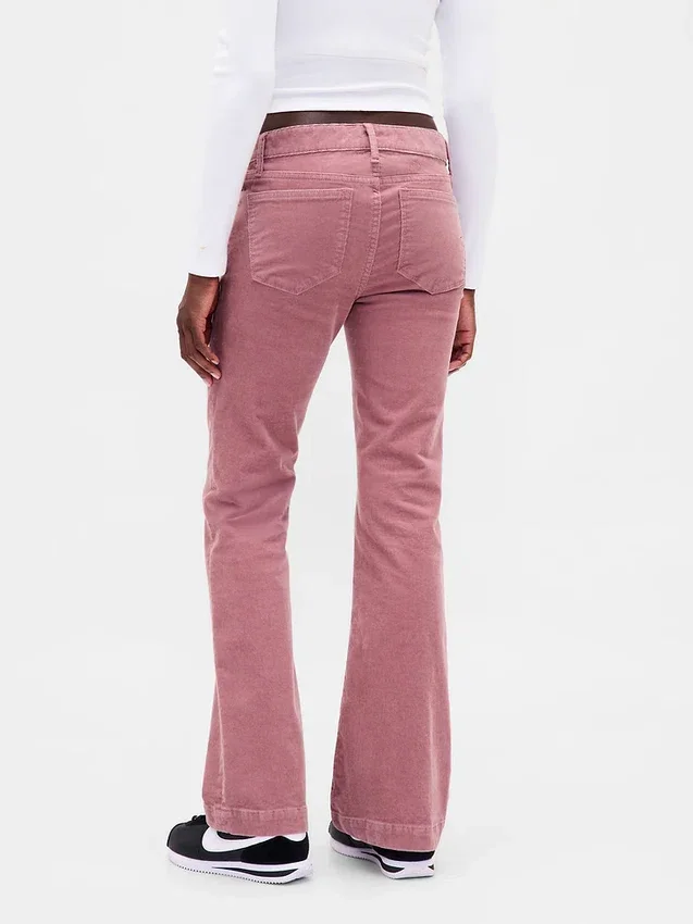 Lågmidjade, långa och smala jeans i corduroy