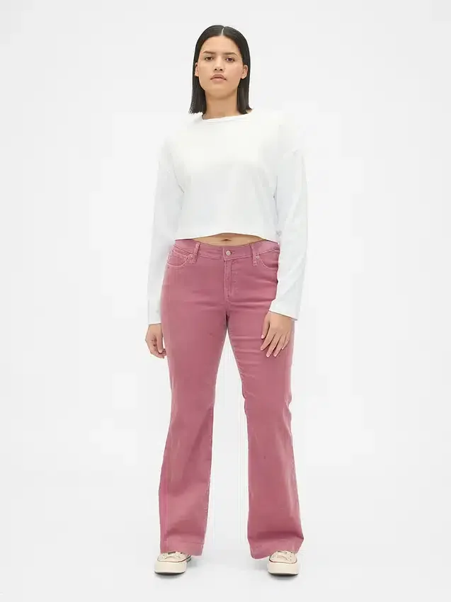 Lågmidjade, långa och smala jeans i corduroy