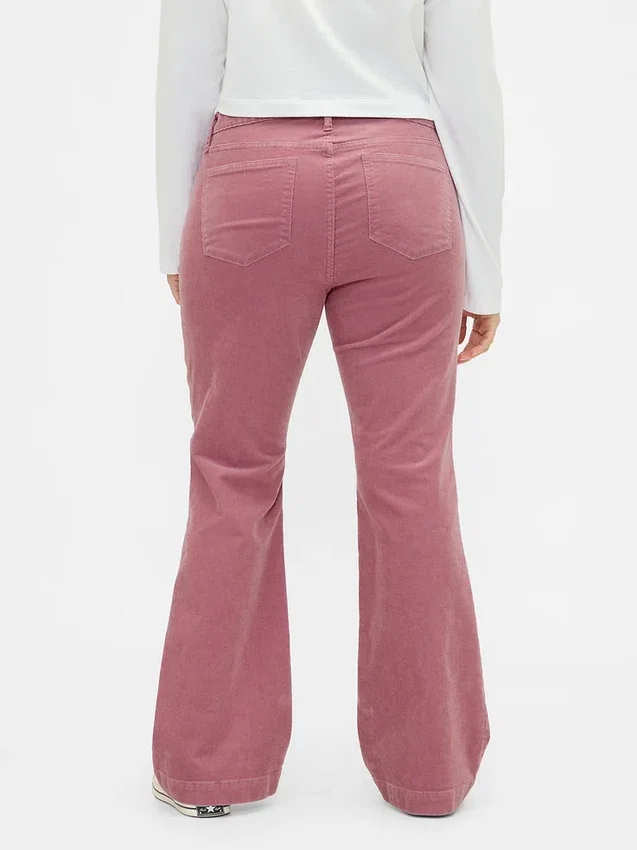 Lågmidjade, långa och smala jeans i corduroy