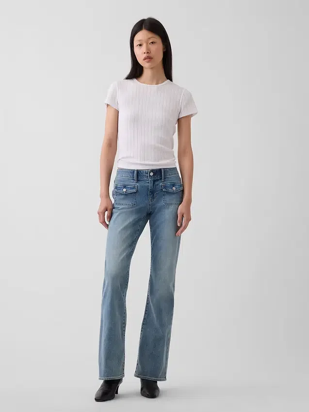 Lågmidjade, långa och smala Jeans med påsydda fickor