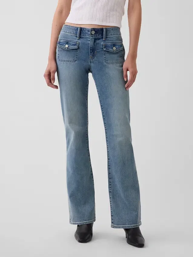 Lågmidjade, långa och smala Jeans med påsydda fickor