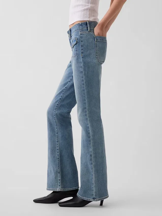 Lågmidjade, långa och smala Jeans med påsydda fickor