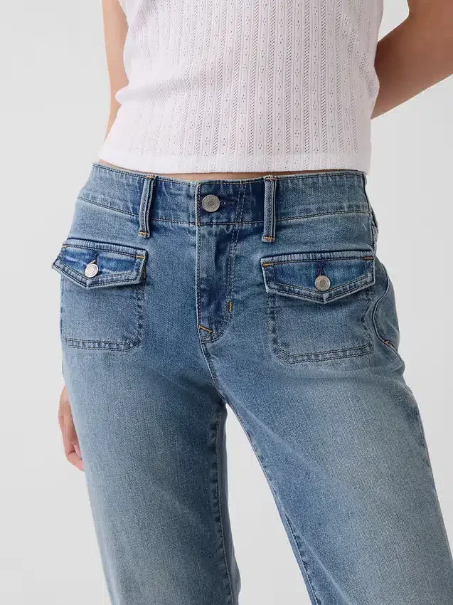 Lågmidjade, långa och smala Jeans med påsydda fickor