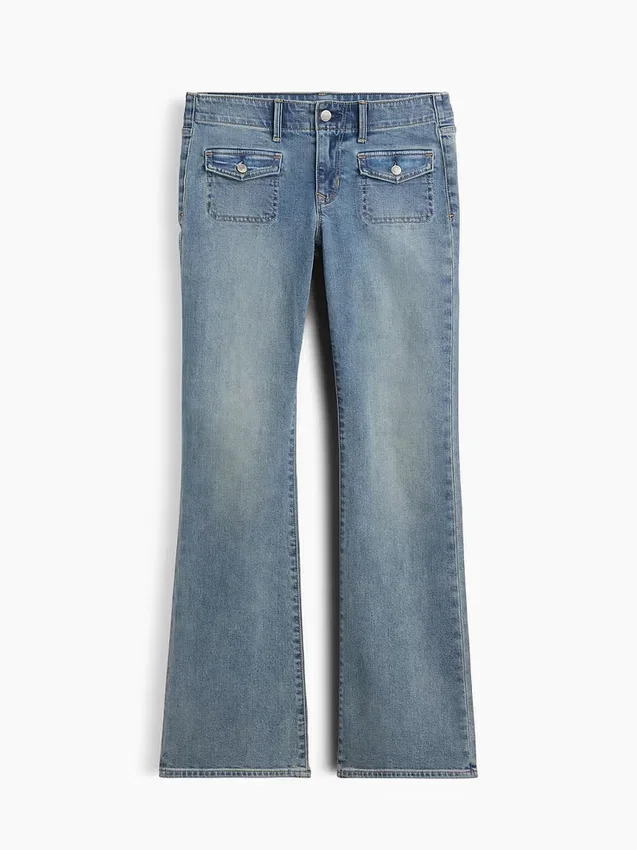 Lågmidjade, långa och smala Jeans med påsydda fickor