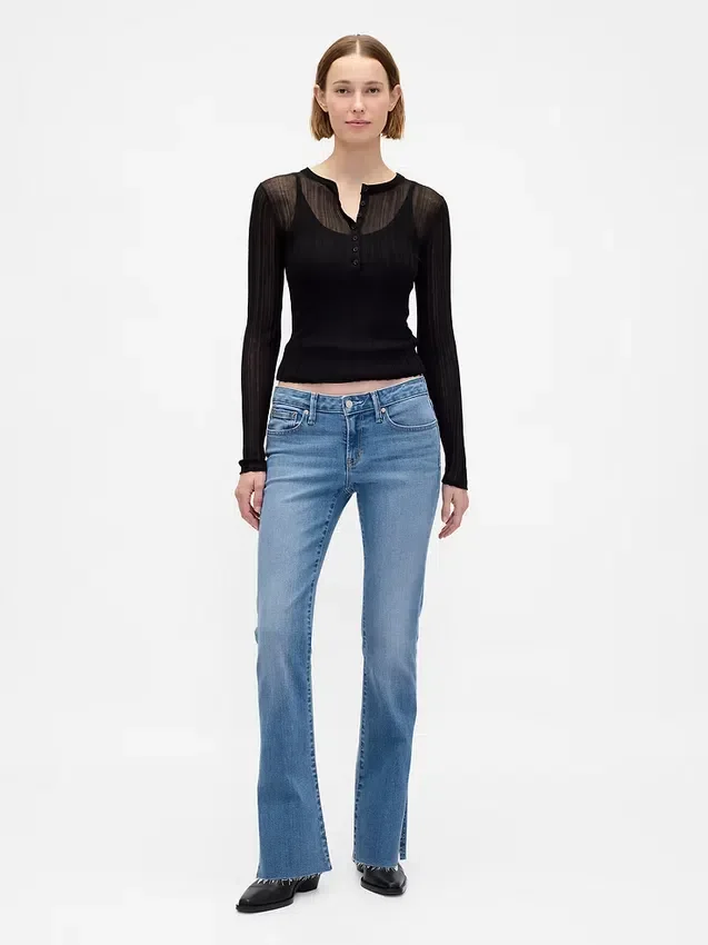 Lågmidjade, långa och smala Jeans med slits i fållen
