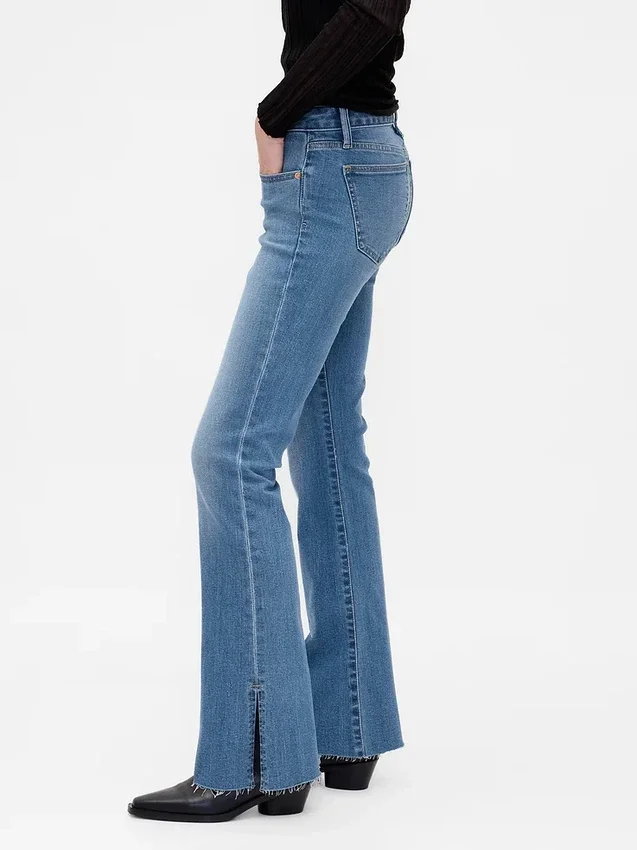 Lågmidjade, långa och smala Jeans med slits i fållen