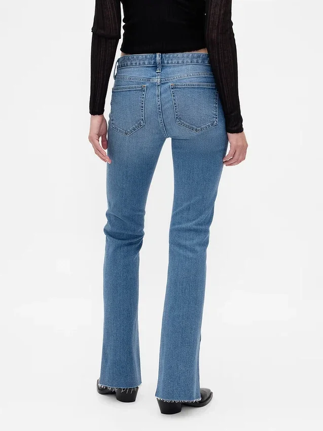 Lågmidjade, långa och smala Jeans med slits i fållen