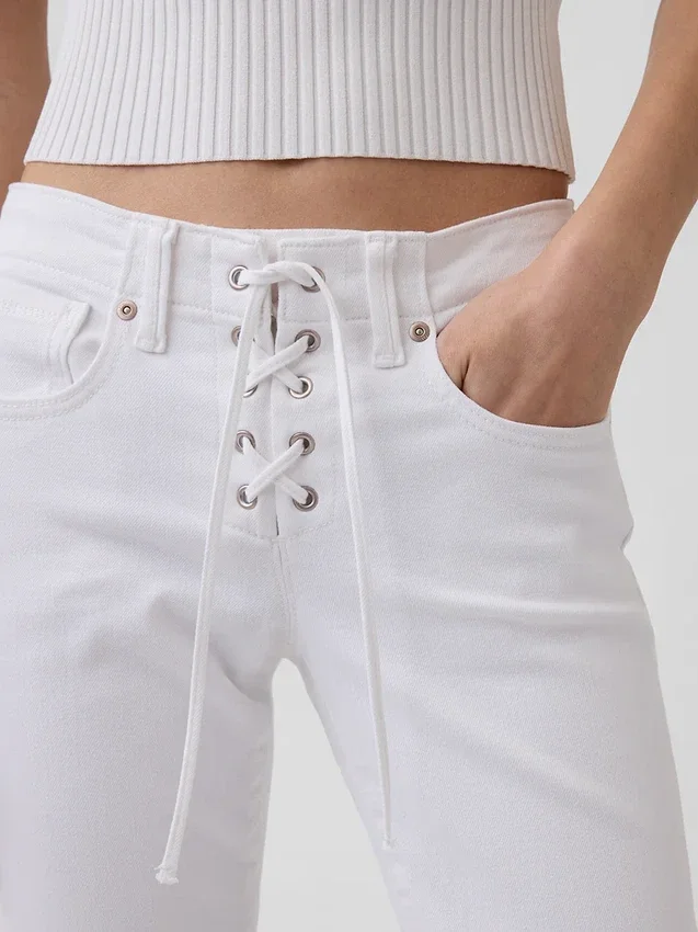 Lågmidjade, långa och smala Jeans med snörning