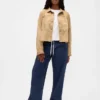 Lågmidjade, lösa 90-talsjeans med dragsko