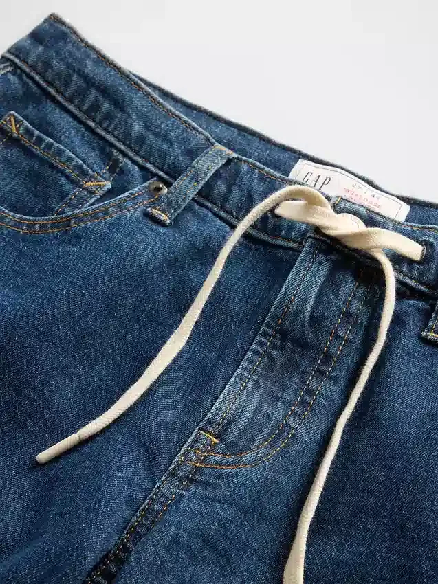 Lågmidjade, lösa 90-talsjeans med dragsko