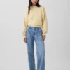 Lågmidjade, lösa jeans i 90-talsstil
