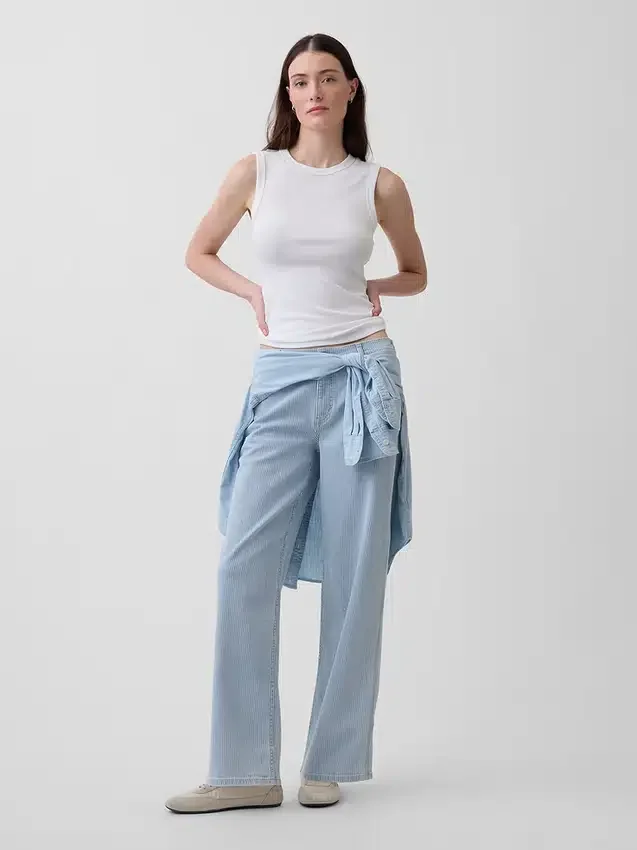Lågmidjade, lösa jeans i 90-talsstil