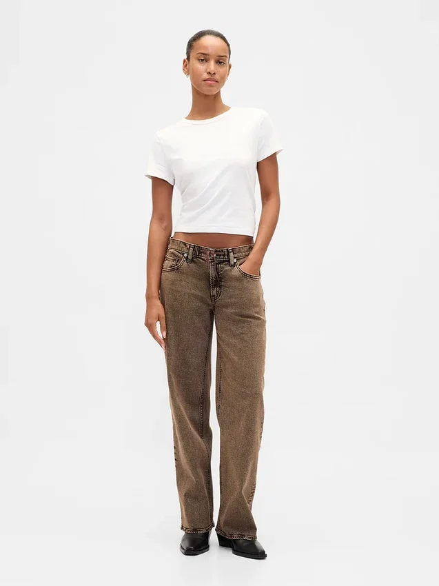 Lågmidjade, lösa jeans i 90-talsstil
