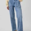 Lågmidjade, lösa jeans i 90-talsstil