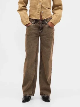 Lågmidjade, lösa jeans i 90-talsstil