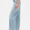 Lågmidjade, lösa jeans i 90-talsstil