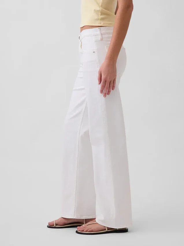 Lågmidjade, lösa jeans i 90-talsstil