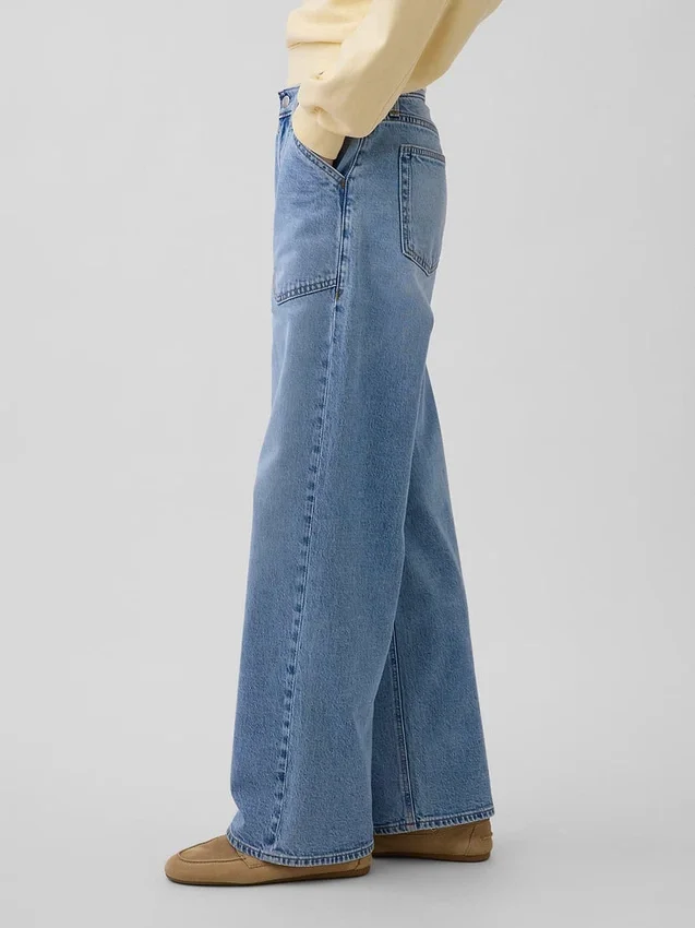 Lågmidjade, lösa jeans i 90-talsstil