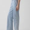 Lågmidjade, lösa jeans i 90-talsstil