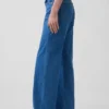 Lågmidjade, lösa jeans i 90-talsstil
