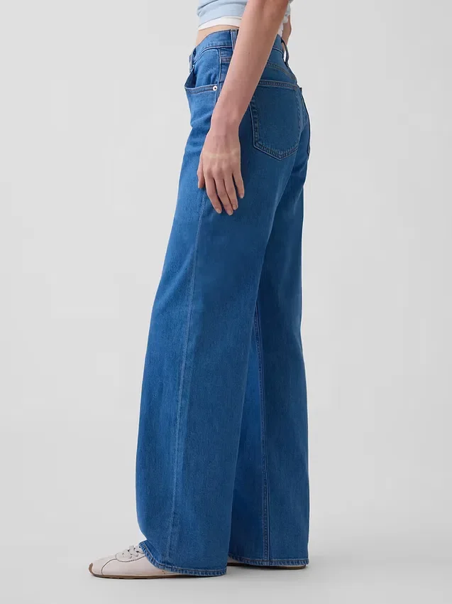 Lågmidjade, lösa jeans i 90-talsstil