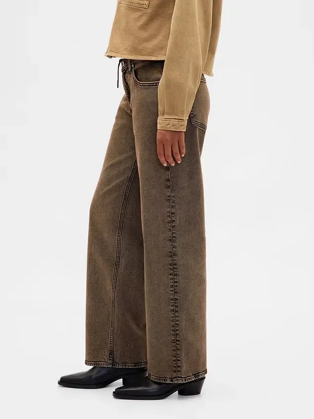 Lågmidjade, lösa jeans i 90-talsstil