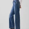 Lågmidjade, lösa jeans i 90-talsstil