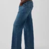 Lågmidjade, lösa jeans i 90-talsstil
