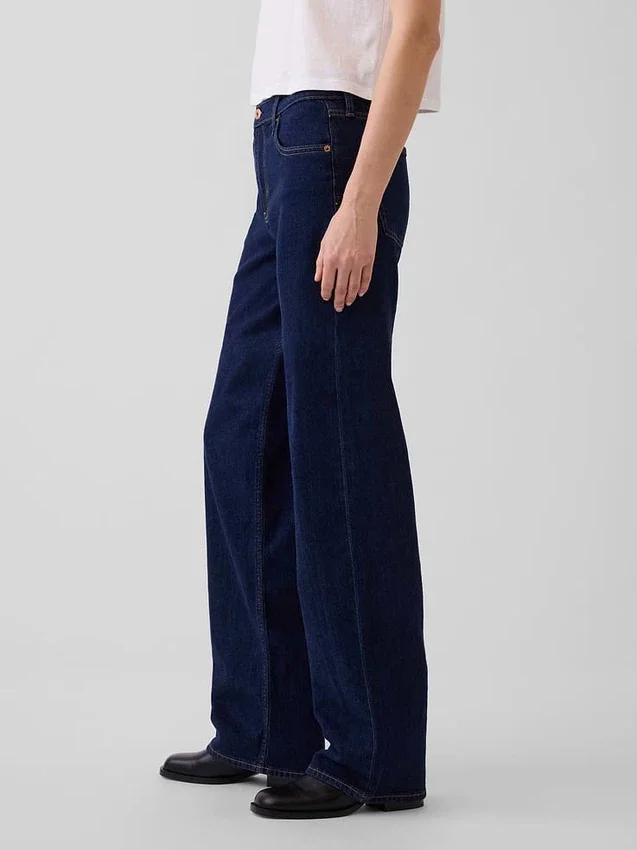 Lågmidjade, lösa jeans i 90-talsstil