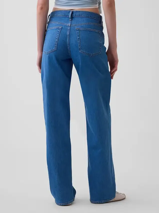Lågmidjade, lösa jeans i 90-talsstil