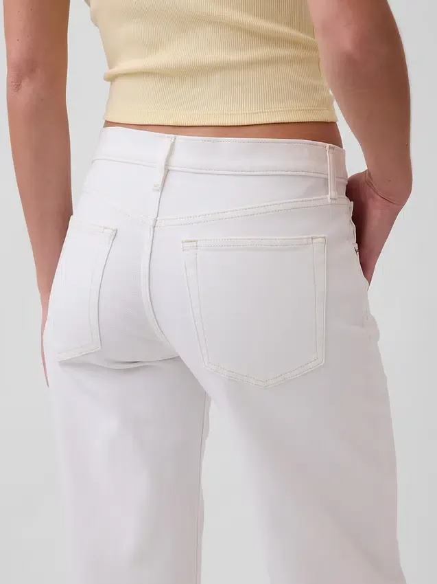 Lågmidjade, lösa jeans i 90-talsstil