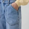 Lågmidjade, lösa jeans i 90-talsstil