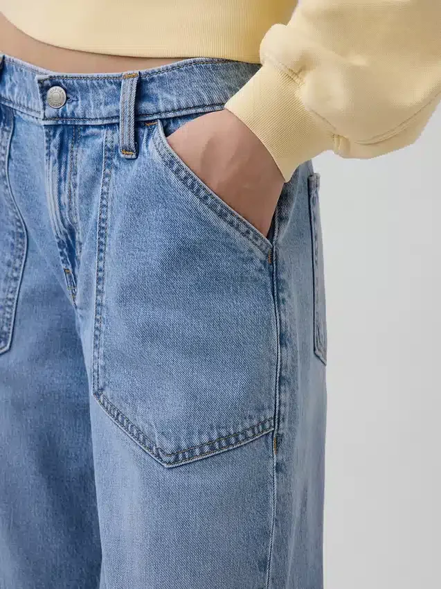 Lågmidjade, lösa jeans i 90-talsstil