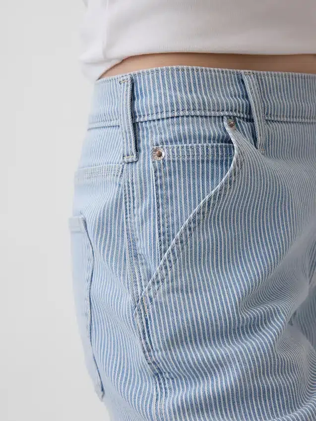 Lågmidjade, lösa jeans i 90-talsstil