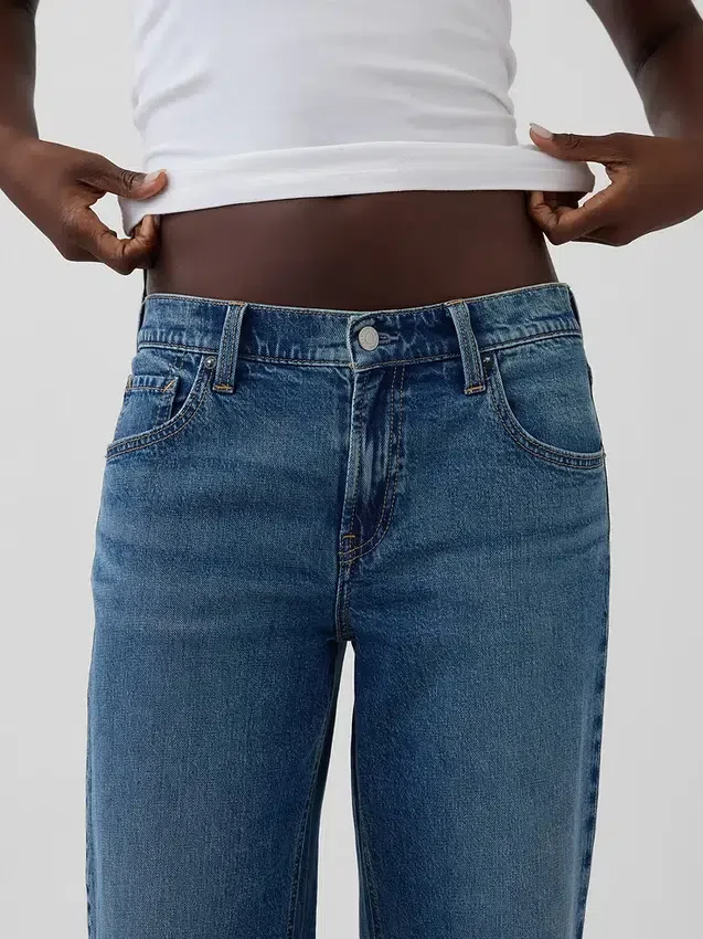 Lågmidjade, lösa jeans i 90-talsstil