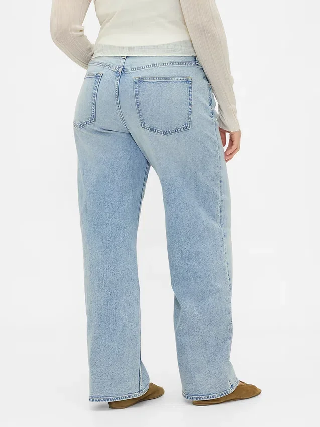 Lågmidjade, lösa jeans i 90-talsstil