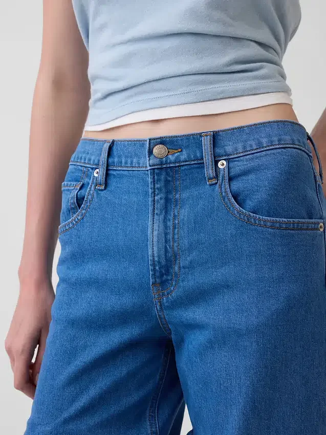 Lågmidjade, lösa jeans i 90-talsstil