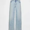 Lågmidjade, lösa jeans i 90-talsstil