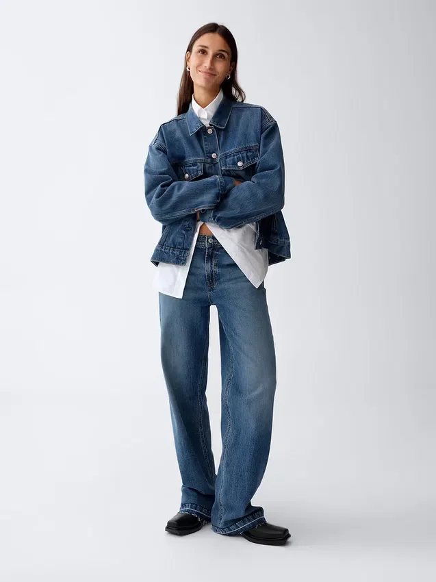 Lågmidjade, lösa jeans i 90-talsstil
