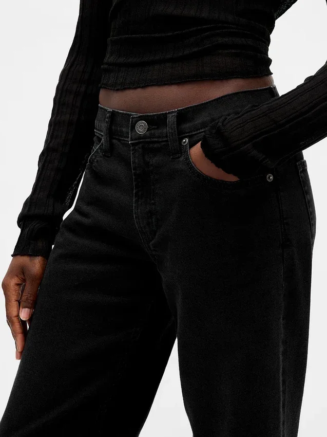 Lågmidjade, lösa jeans i 90-talsstil