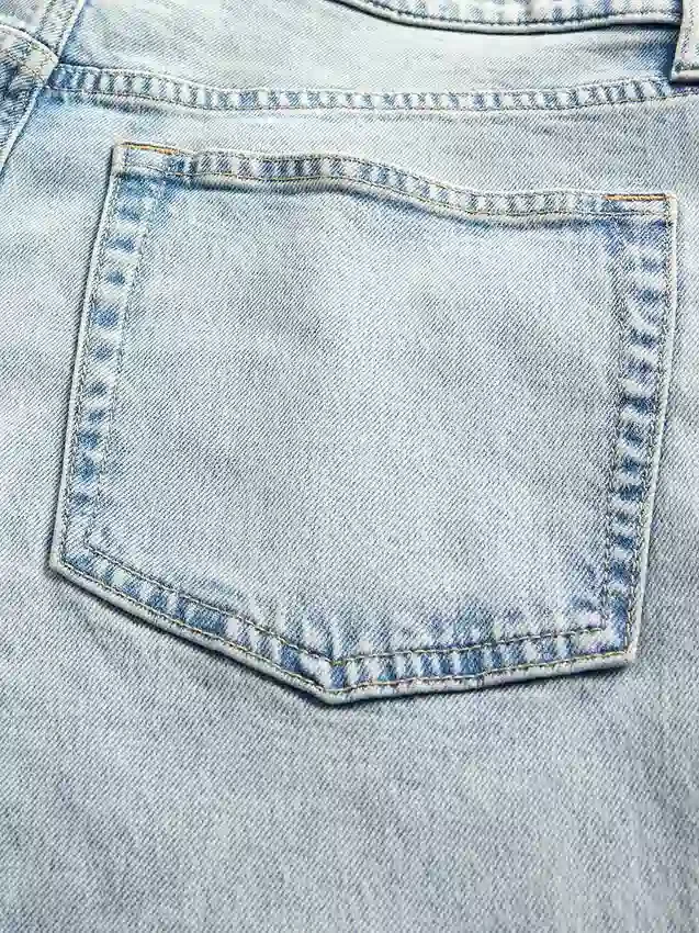 Lågmidjade, lösa jeans i 90-talsstil