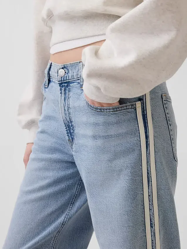 Lågmidjade, lösa jeans med sidostriper i 90-talsstil
