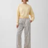 Lågmidjade, lösa, korta jeans i 90-talsstil med ränder